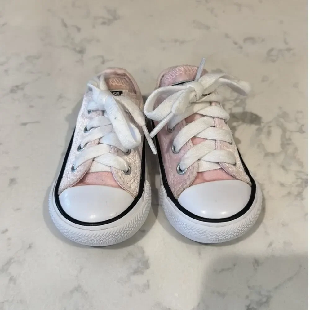 Converse Chuck Taylor pink velvet lace up toddler sneakers size 5 girly dainty